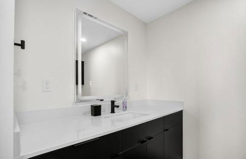 Chic Downtown Tulsa Beacon 2BR Stay - Foto 3