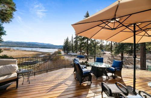 North Shore Lakefront - Spacious Lakefront with Hot Tub, & Game Room - Foto 4