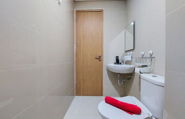 Fancy And Comfy Studio At B Residence Apartment - Photo 7