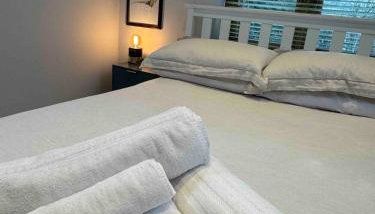 Private Countryside Annexe with Exclusive Wood Burner, Outdoor Hot Shower & Views - Foto 4