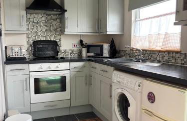 498, Three Bedroom Detached Chalet - Sleeps 6, pet friendly, FREE pool and entertainment passes included - plus WiFi, bed linen and towels included - Foto 13