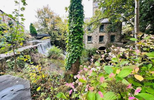 Elegant Hayfield Escape - Heart of Peak District - Photo 42