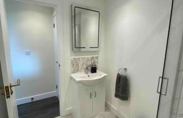 Larks Leaze Lodge, Steeple Ashton, Wiltshire - Photo 16