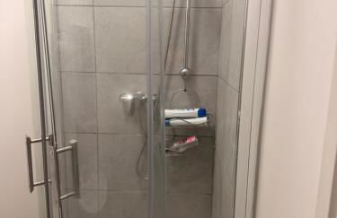 studio apartment with small kitchen and bathroom - Foto 7