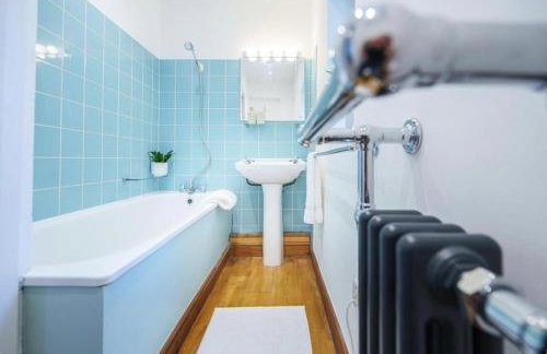 Stylish and Spacious Peckham Flat - Photo 3