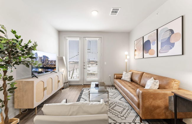 Prime Soco Bright 2BR King Suite w Pool Parking - Foto 15