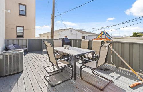 Luxurious 8BR Beach Duplex w Ocean Views - Photo 30