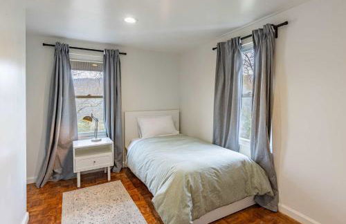 Modern 5BR Home with Mtn Views BBQ & Pool Table - Foto 31