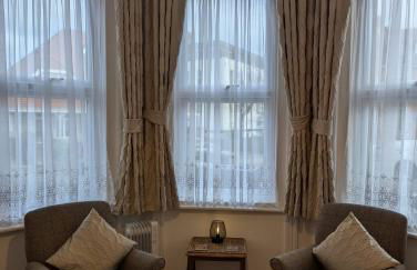 SWANAGE WELL PRESENTED 2 BEDROOM APARTMENT CLOSE to BEACH - Photo 6