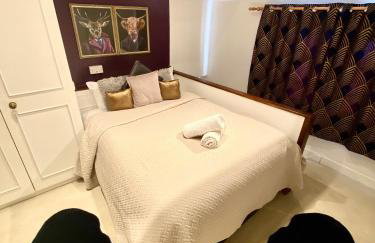 Farmhouse Retreat with Hot Tub, Pool, Horses, Games Room, Free Car Park, Only 45 min from Oxford Circus - Foto 50