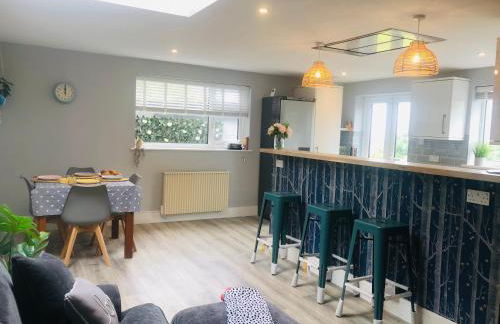 Detached, peaceful, spacious with easy access and very large garden - Foto 8