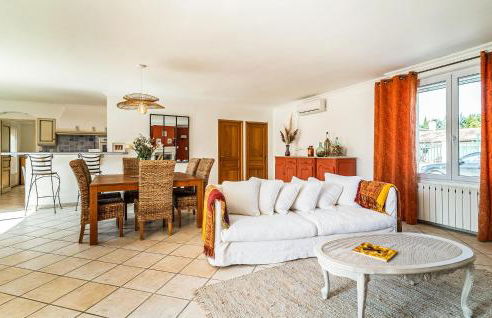 2 Bedroom Amazing Home In Noves - Foto 3