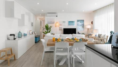 Consolação & Supertubos - Beach House II - Foto 2, minibar