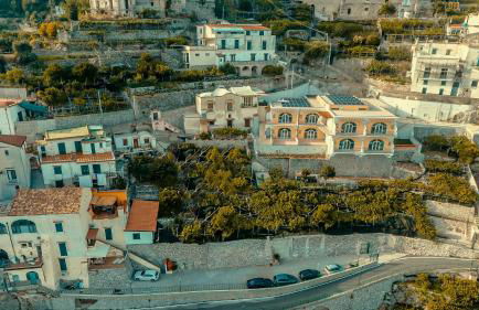 Admiring Amalfi - Photo 7