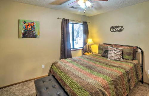 Expansive Angel Fire Home with Indoor Hot Tub! - Foto 17