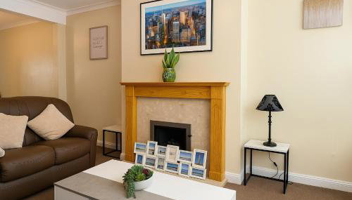 Elegant & Cozy 3 Bed End Terraced Stay - Foto 2