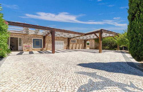 Golfinhos - MAGNIFICENT & SPACIOUS 5 BEDROOM VILLA - Foto 106