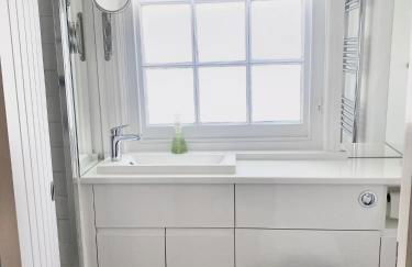 Stylish Cottage with Quay and River View - Foto 17