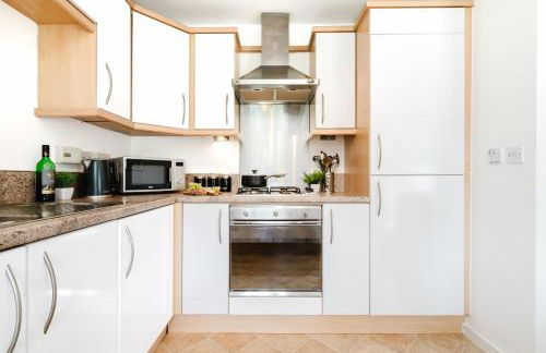 2BR Flat Near City Centre with Free Parking - Foto 34