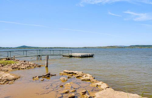 Lakefront Gem with Hot Tub and Game Room in Graford - Foto 36