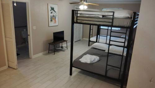 1700 SQFT Baytown Comfy Corporate Budget Oasis - Foto 3, Other