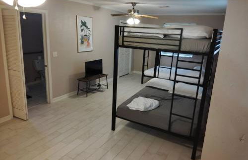 1700 SQFT Baytown Comfy Corporate Budget Oasis - Foto 3