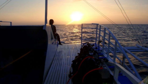 Sailing to the diving spot