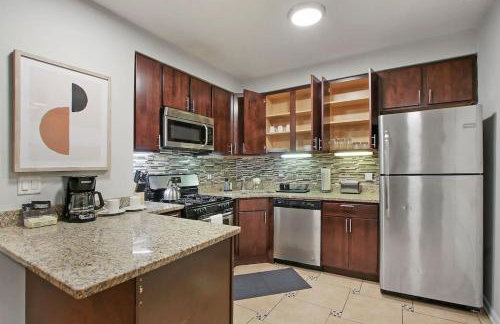 Modern & Furnished 2BR Apt with In-unit Laundry - Sunnyside 2E - Foto 8