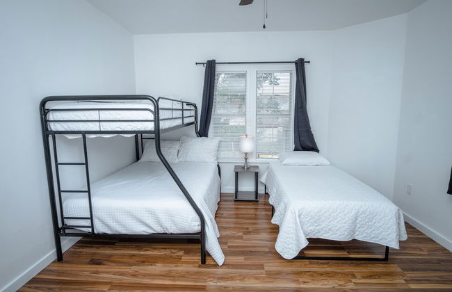 Downtown Remodeled Cozy 2br/1ba Home Sleeps 8 - Photo 20