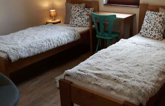 Inviting Villa With Warm Ambience - Photo 2