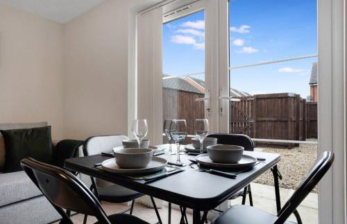 NEW! Stylish 2-Bed Home by Stay With Us, Ideal for Families, Sleeps 4! - Foto 31