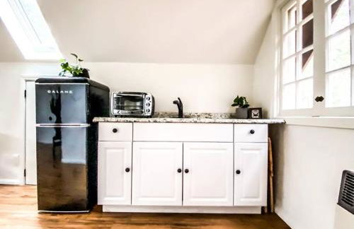 Wildland Loft Serene Mountain Retreat w Fireplace AC Fire Pit Hammock Outdoor Lounge Area Record Player Pets OK - Foto 8