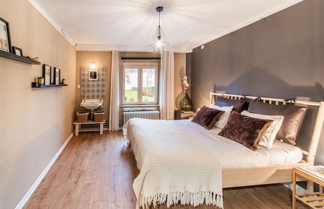 Beautiful Group House With Large Garden - Photo 4