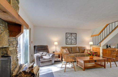 Charming Hidden Valley Resort Home Walk to Slopes - Foto 8