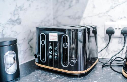 Spacious 5 bedroom house near Leeds City Centre sleeps 12 suits contractors with free parking - Foto 80