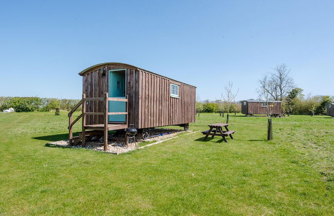 Honeysuckle Farm Hut 6 - Suffolk Farm Holidays - Foto 1