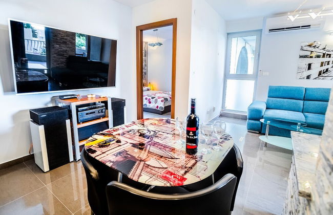 Modern apt Close to Znjan Beach, With big Terrace - Photo 15