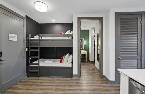 Modern Condo for 6 with Rooftop & Gym Near DT - Foto 10