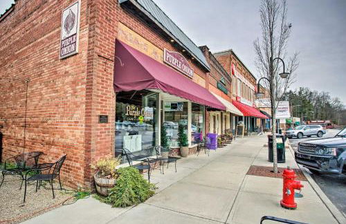 Walk to Dining Saluda Main Street Retreat! - Foto 3