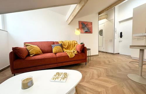 Elegant mansardé-place du pin - Photo 23