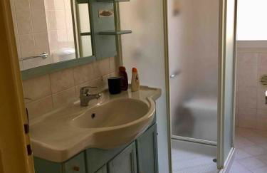 In the center of Modena, Piazza Roma and the Ferrari Museum - Foto 3