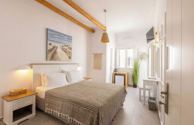 Parosquare Central Suites - Photo 40