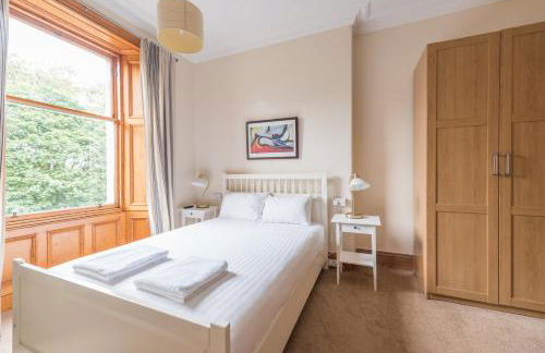 3 bed overlooking meadows park - Foto 46