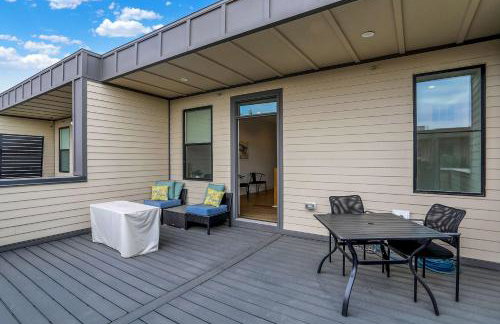 Luxury Townhouse with Fireplace Rooftop Deck Close to Downtown-Family Friendly - Foto 62