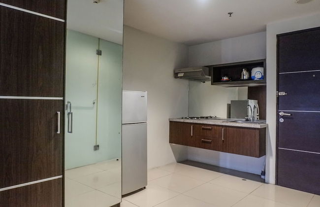 Classic Modern Studio Room Apartment at The Square Surabaya - Photo 7
