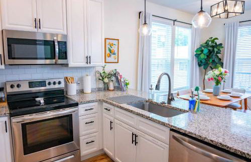 The Royal Crane Suite Newly Built Upscale Central - Photo 6