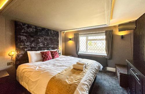 5BR Manchester Home Jacuzzi, Garden & Parking - Foto 3