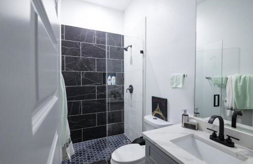 Contemporary Comfort Modern Home - Foto 8