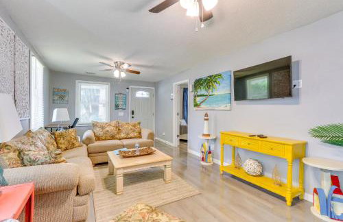 Beachy Home in Heart of Beaufort with Pool Access - Foto 1