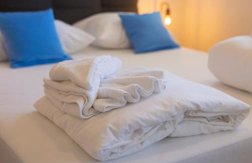 VILLA SOLIS LACUS modernes Apartment - privater beheizbarer Pool- Klimaanlage - private Parkplätze - Foto 24